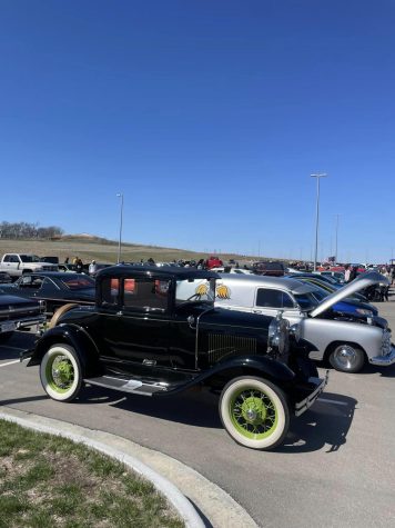Junction City Highschool Hosts Car Show for the Community